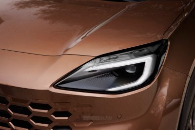 Nuova Toyota Yaris Cross faro anteriore