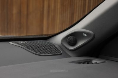 Nuova Toyota Yaris Cross casse audio JBL