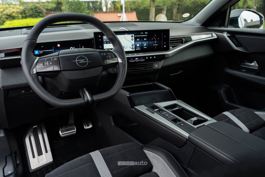 Opel Grandland AWD abitacolo interni