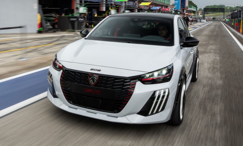 Peugeot 2028 GTi in azione nella pit-lane di Imola