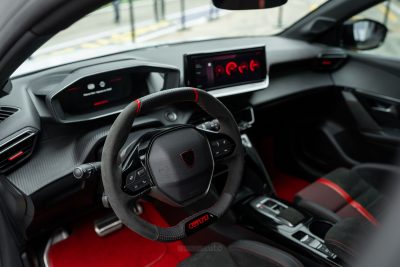 Peugeot 2028 GTi volante, abitacolo