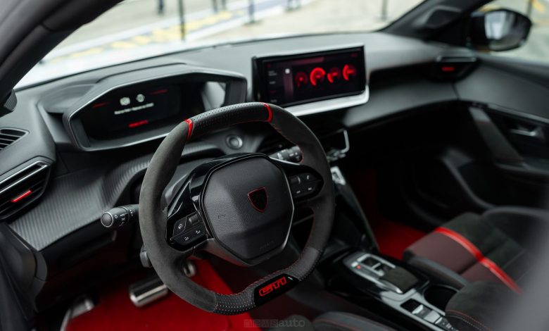 Peugeot 2028 GTi volante, abitacolo