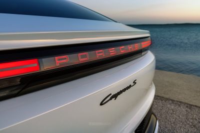 Porsche Cayenne S Coupé Electric firma luminosa posteriore