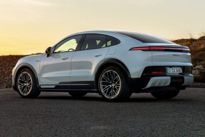 Porsche Cayenne S Coupé Electric posteriore 3/4