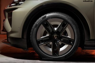 Porsche Cayenne Turbo Coupé Electric cerchi da 22"
