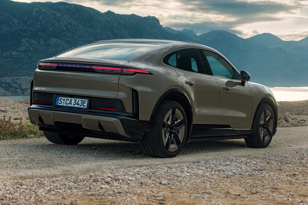 Porsche Cayenne Turbo Coupé Electric posteriore 3/4