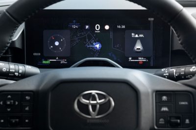 Toyota RAV4 HEV Premium navigatore display quadro strumenti da 12,3"