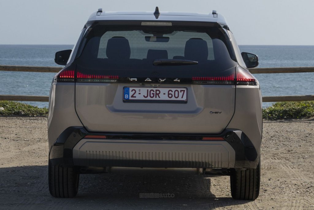 Toyota RAV4 HEV Premium posteriore
