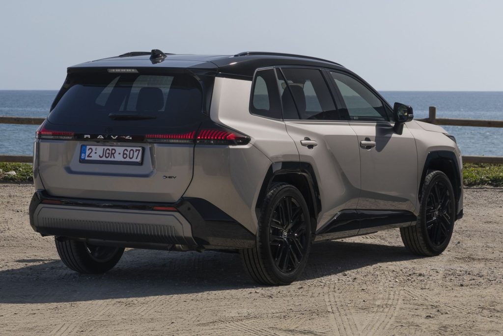 Toyota RAV4 HEV Premium posteriore 3/4