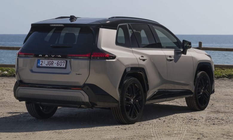 Toyota RAV4 HEV Premium posteriore 3/4