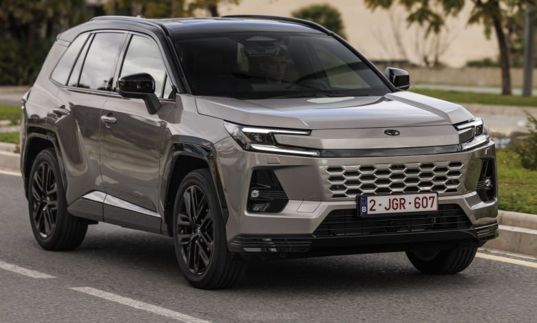 Toyota RAV4 HEV Premium su strada