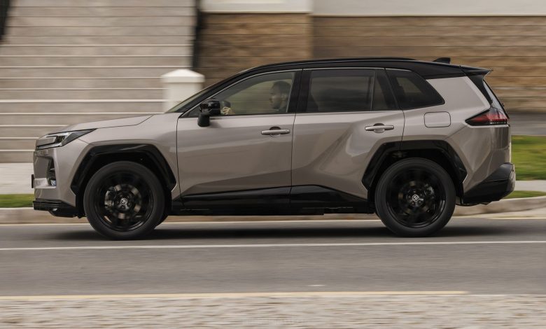 Toyota RAV4 HEV Premium su strada