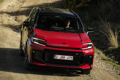 Toyota RAV4 HEV GR Sport sullo sterrato