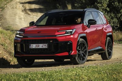 Toyota RAV4 HEV GR Sport sullo sterrato
