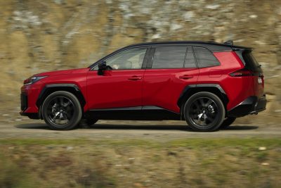 Toyota RAV4 HEV GR Sport sullo sterrato