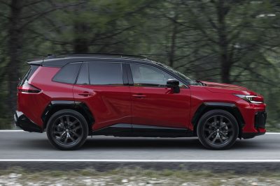 Toyota RAV4 HEV GR Sport su strada