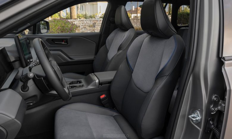 Toyota RAV4 PHEV Premium sedili anteriori