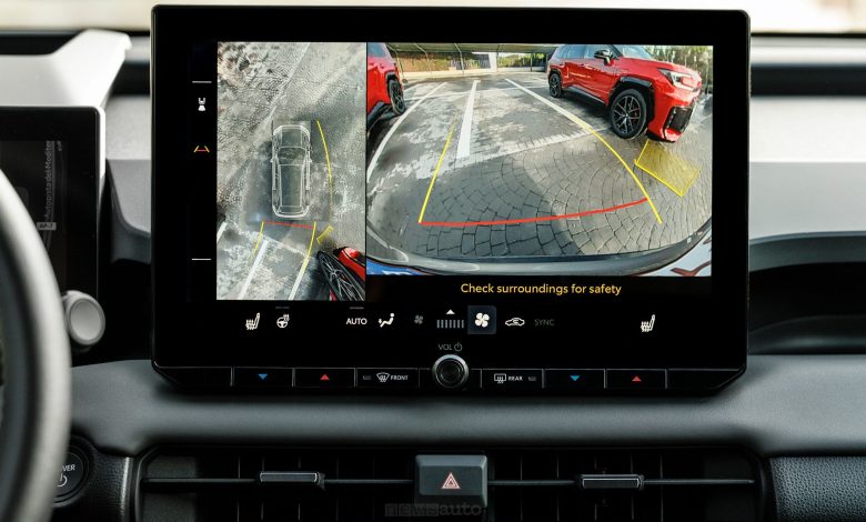 Toyota RAV4 PHEV Premium immagini delle telecamera posteriore nel display