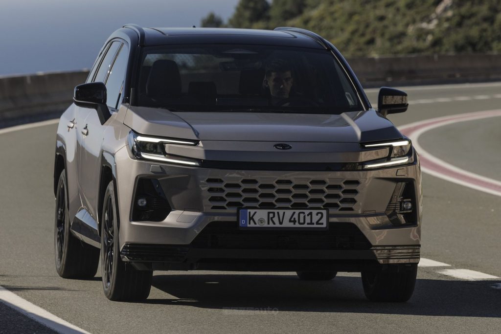 Toyota RAV4 PHEV Premium su strada