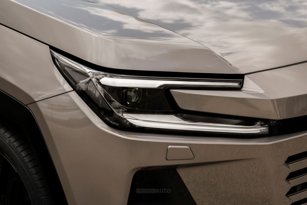 Toyota RAV4 PHEV Premium faro anteriore