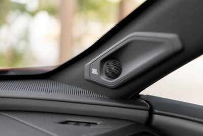 Toyota RAV4 PHEV GR Sport impianto audio JBL