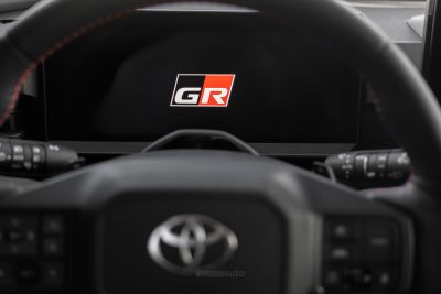 Toyota RAV4 PHEV logo GR Sport display quadro strumenti
