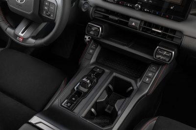 Toyota RAV4 PHEV GR Sport comandi console centrale