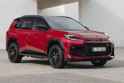 Toyota RAV4 PHEV GR Sport anteriore 3/4
