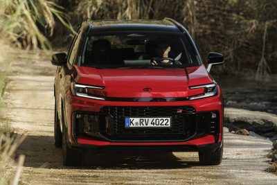 Toyota RAV4 PHEV GR Sport sullo sterrato