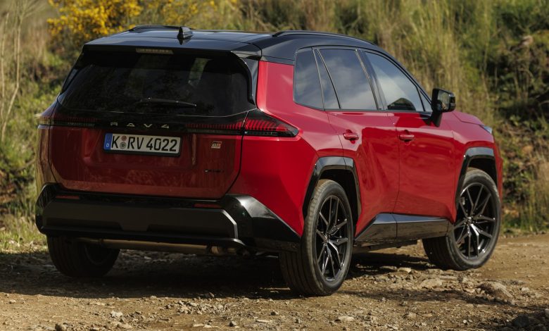 Toyota RAV4 PHEV GR Sport sullo sterrato
