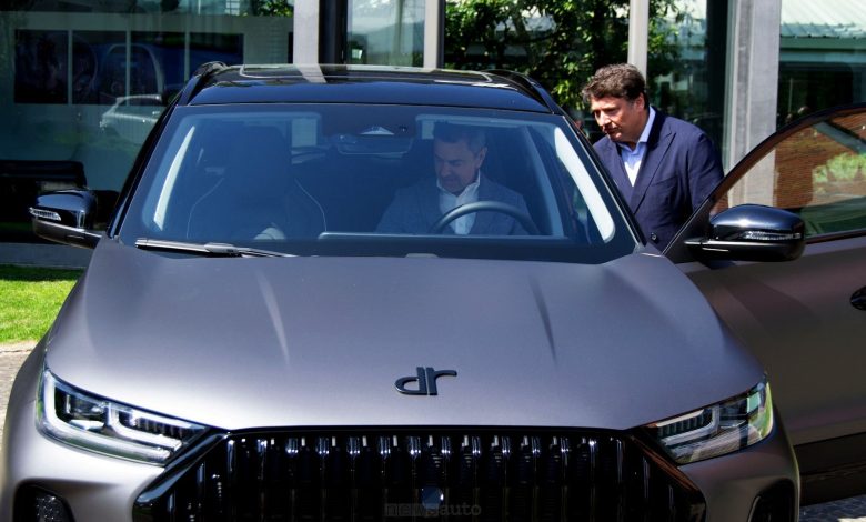 La cerimonia di consegna della DR 6 Super Hybrid ad Alessandro Costacurta