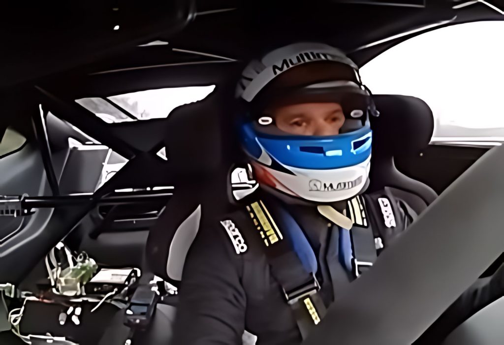 Il pilota Dirk Müller che ha staccato il tempo di 6:40.835 sulla Ford Mustang GTD