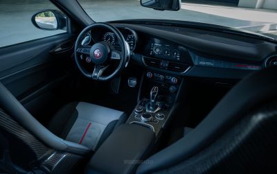 Alfa Romeo Giulia Quadrifoglio Luna Rossa plancia abitacolo