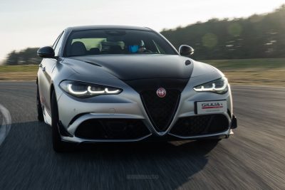 Alfa Romeo Giulia Quadrifoglio Luna Rossa in pista a Balocco