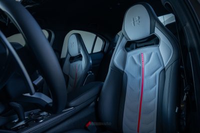 Alfa Romeo Giulia Quadrifoglio Luna Rossa sedili anteriori