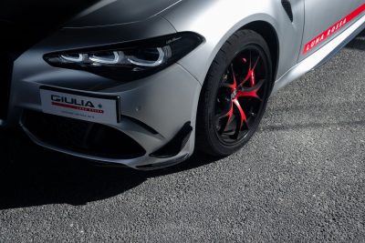 Alfa Romeo Giulia Quadrifoglio Luna Rossa faro anteriore
