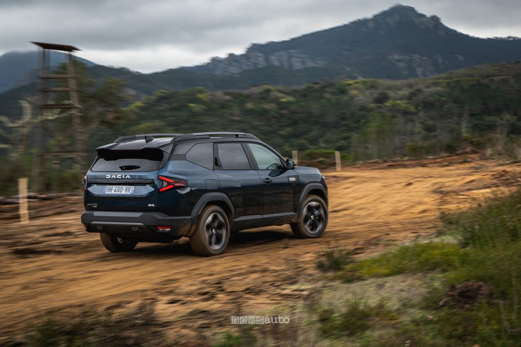Dacia Bigster Hybrid-G 150 vista posteriore