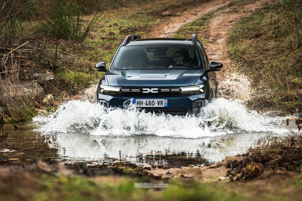 Dacia Bigster Hybrid-G 150 guado fuoristrada