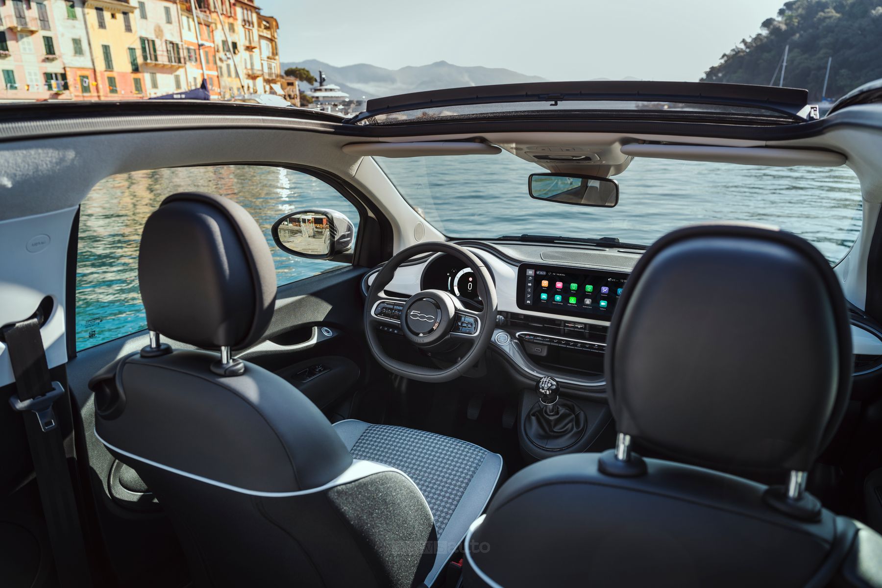 Fiat 500 Dolcevita abitacolo