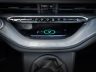 Fiat 500 Dolcevita comandi del clima e vano per la ricarica wireless