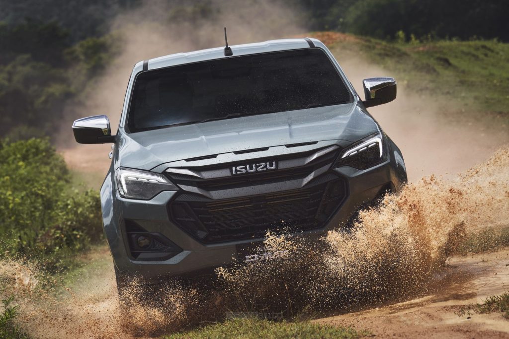 Isuzu D-Max in azione sullo sterrato