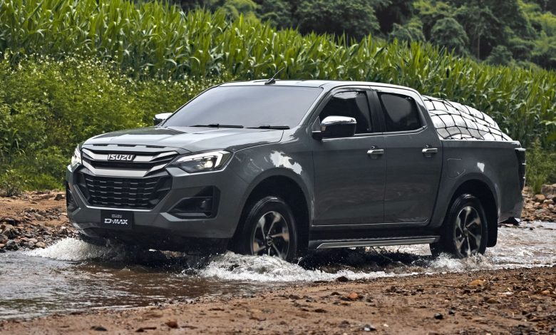 Isuzu D-Max in azione su un guado