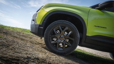 Jeep Avenger e-Hybrid 4xe cerchi da 17"