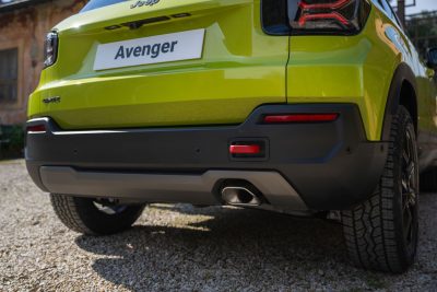 Jeep Avenger e-Hybrid 4xe paraurti posteriore