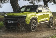Jeep Avenger e-Hybrid 4xe in azione sullo sterrato