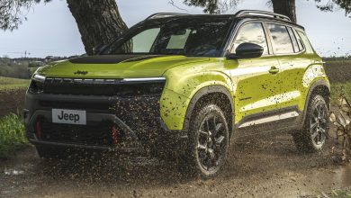 Jeep Avenger e-Hybrid 4xe in azione sullo sterrato