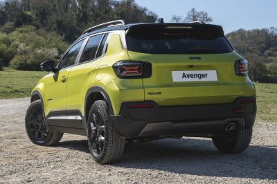 Jeep Avenger e-Hybrid 4xe posteriore 3/4