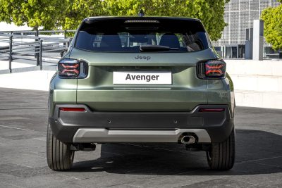 Jeep Avenger e-Hybrid posteriore