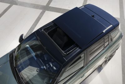 Jeep Avenger e-Hybrid tetto panoramico vista dall'alto