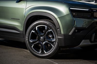 Jeep Avenger e-Hybrid cerchi da 18"